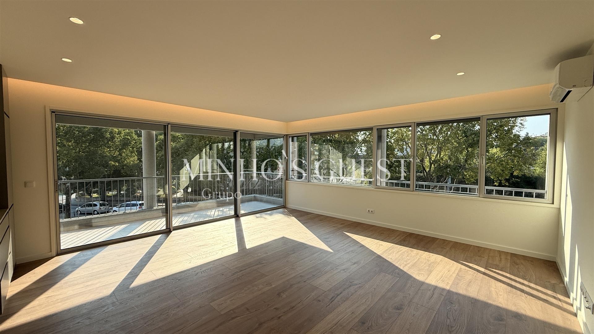 Apartamento T2 + 1 Novo c/ elevador e lugar garagem - Maximinos, Braga