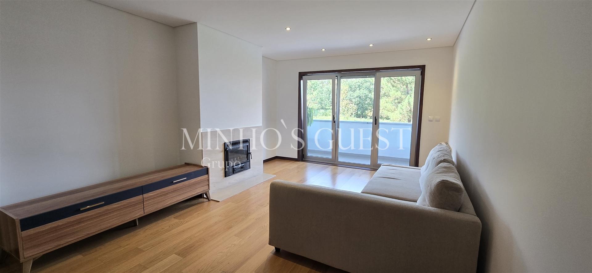 Apartamento T3 vista para o Bom Jesus e Sameiro c/ elevador e garagem fechada - Ferreiros, Braga