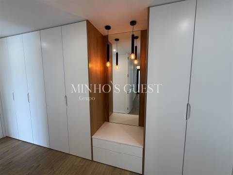 Moradia V3 +1 Individual inserida em lote de 800m c/ Piscina, 3 Suites e Escritório - Merelim, Braga