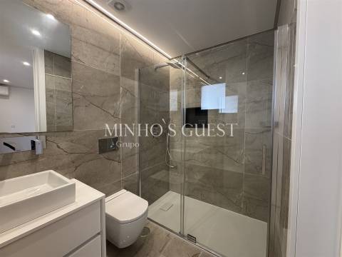 Moradia V3 +1 Individual inserida em lote de 800m c/ Piscina, 3 Suites e Escritório - Merelim, Braga