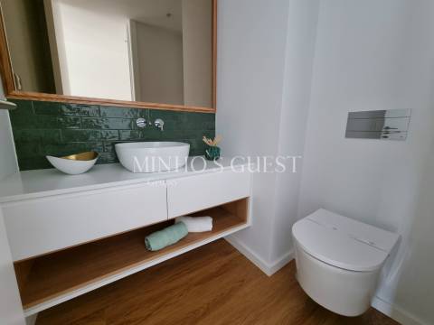 Moradia em Banda c/ 3 Suites e Logradouro - Braga