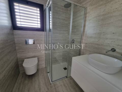 Moradia em Banda c/ 3 Suites e Logradouro - Braga