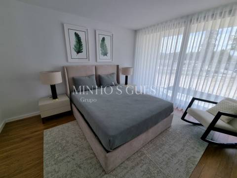 Moradia em Banda c/ 3 Suites e Logradouro - Braga