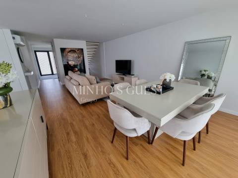Moradia em Banda c/ 3 Suites e Logradouro - Braga