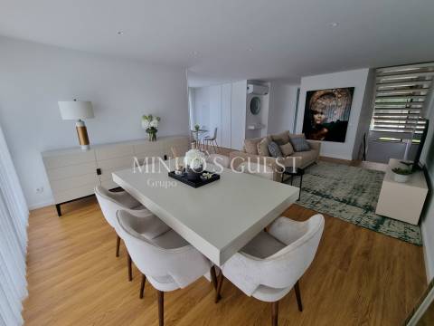 Moradia em Banda c/ 3 Suites e Logradouro - Braga