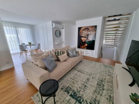 Moradia em Banda c/ 3 Suites e Logradouro - Braga