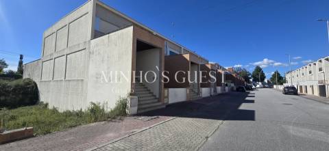 Moradia V4 Individual á venda em Estrutura - Palmeira, Braga