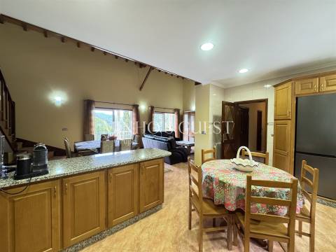 Moradia V4 com Piscina e Vista Rio/Montanha a 3 min da Marina de Rio Caldo – Gerês, Braga