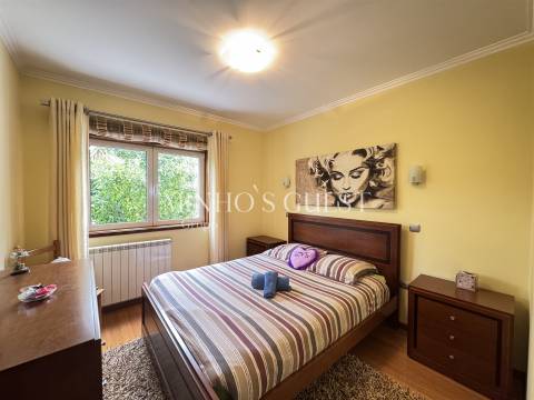 Moradia V4 com Piscina e Vista Rio/Montanha a 3 min da Marina de Rio Caldo – Gerês, Braga