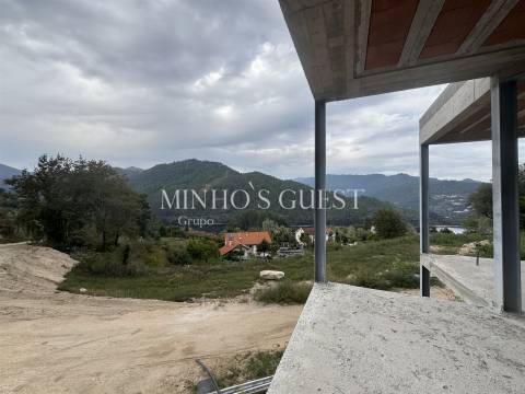 Empreendimento Turístico Único em Rio Caldo - Gerês – Investimento de Alta Rentabilidade!