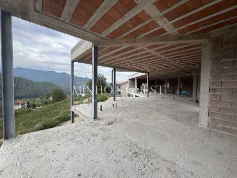 Empreendimento Turístico Único em Rio Caldo - Gerês – Investimento de Alta Rentabilidade!