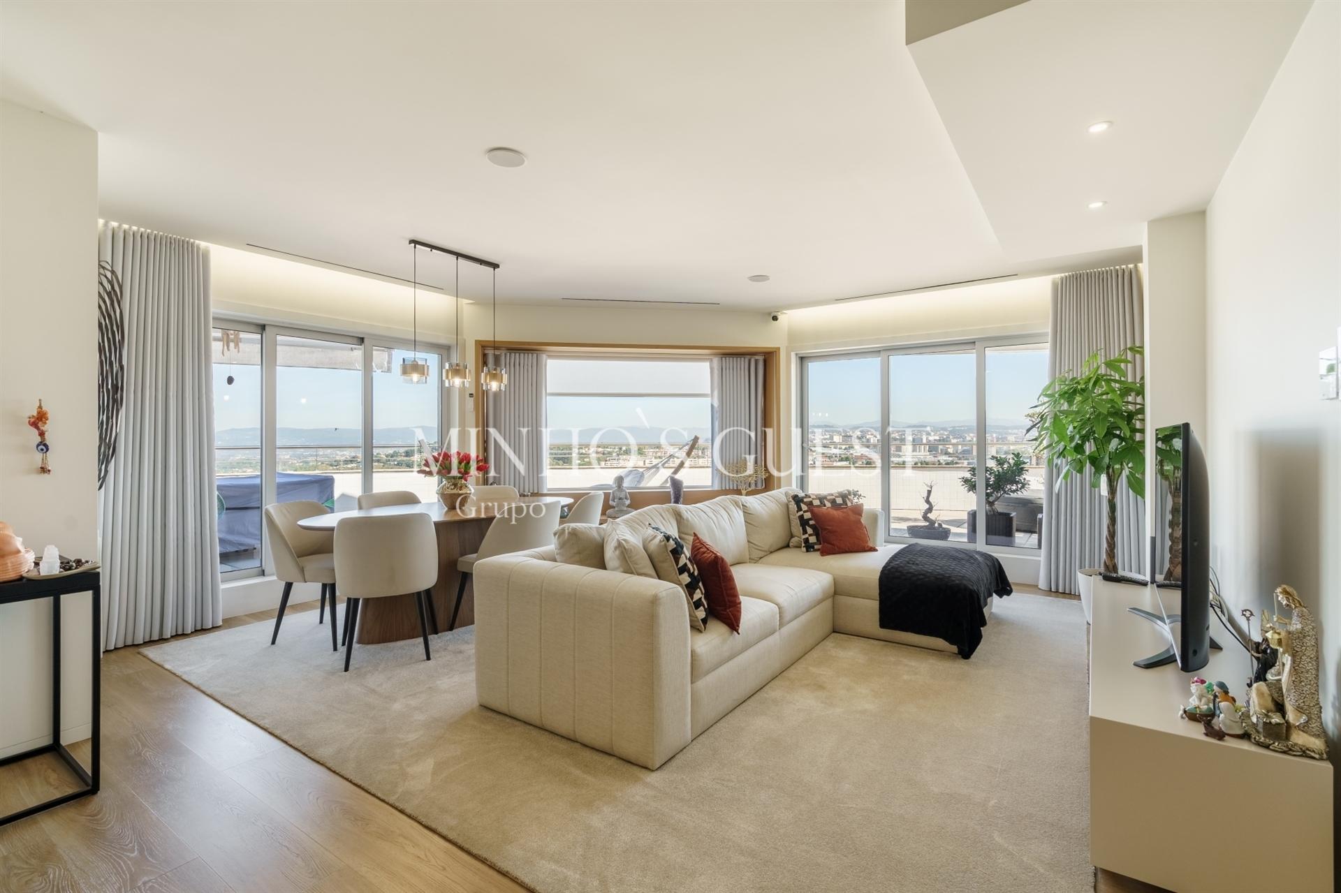 Penthouse T3 Luxuosa com Terraço Panorâmico c/ vista p/ Bom Jesus e Sameiro - Ferreiros, Braga