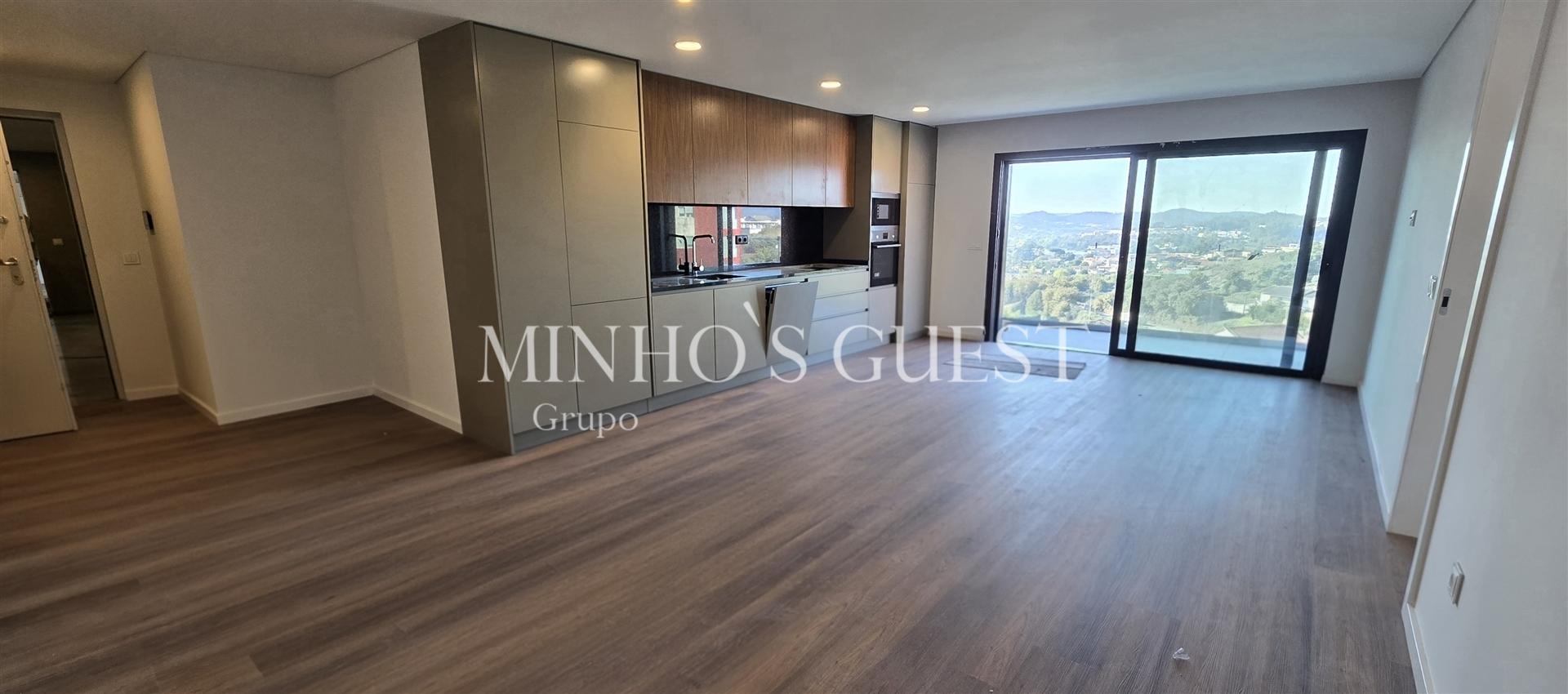 Apartamento T3 c/ Varandas Amplas e Cobertas - Ferreiros, Braga