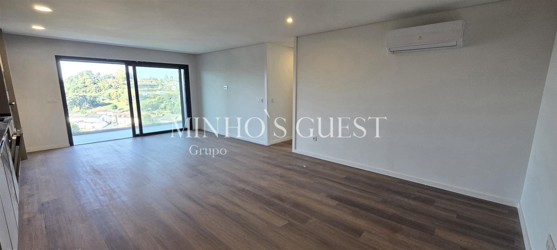 Apartamento T3 c/ Varandas Amplas e Cobertas - Ferreiros, Braga