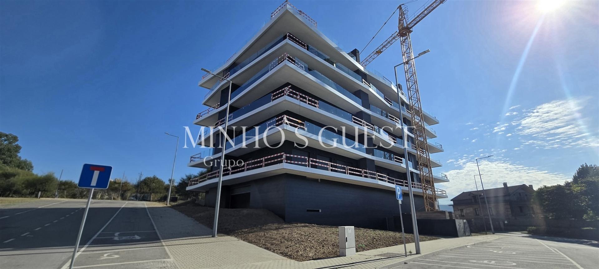 Apartamento T3 c/ Varandas Amplas e Cobertas - Ferreiros, Braga