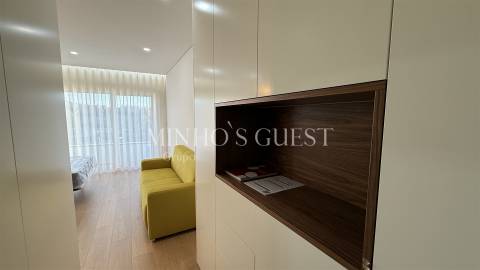 Apartamento T0 (pronto habitar) c/ varanda e vistas p/ Centro Histórico Braga