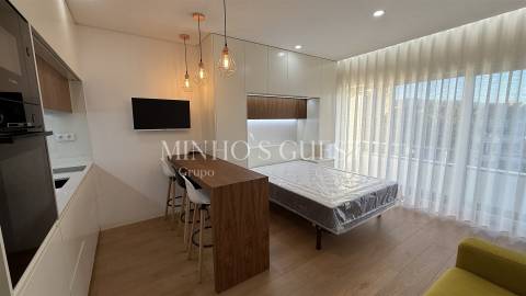 Apartamento T0 (pronto habitar) c/ varanda e vistas p/ Centro Histórico Braga