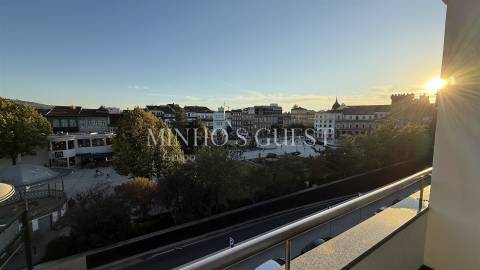 Apartamento T0 (pronto habitar) c/ varanda e vistas p/ Centro Histórico Braga