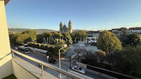 Apartamento T0 (pronto habitar) c/ varanda e vistas p/ Centro Histórico Braga