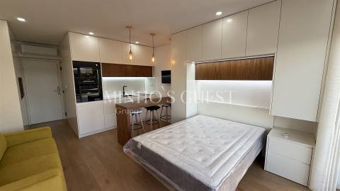 Apartamento T0 (pronto habitar) c/ varanda e vistas p/ Centro Histórico Braga