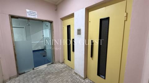 Apartamento T0 (pronto habitar) c/ varanda e vistas p/ Centro Histórico Braga