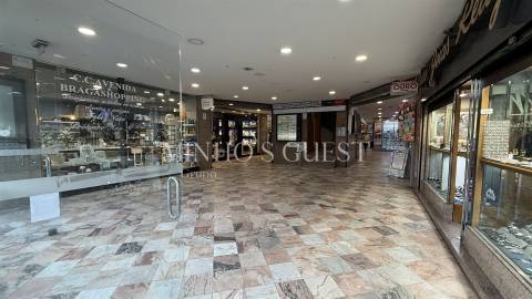 Apartamento T0 (pronto habitar) c/ varanda e vistas p/ Centro Histórico Braga