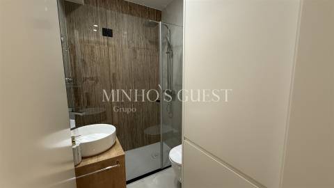 Apartamento T0 (pronto habitar) c/ varanda e vistas p/ Centro Histórico Braga