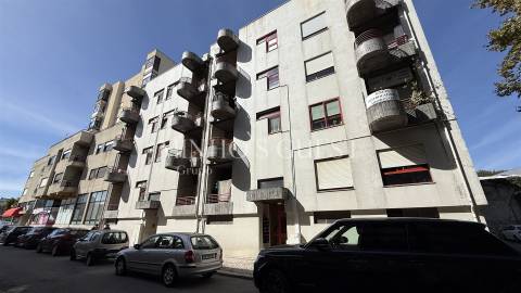 Apartamento T2 (pronto habitar) c/ ar-condicionado e garagem - Maximinos, Braga