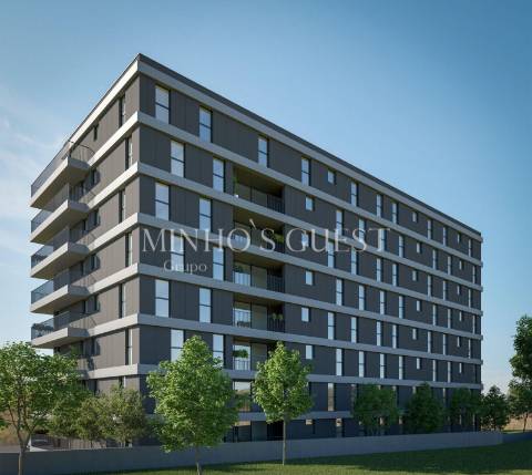 Apartamento T3 c/ AC, Lugar de Garagem e Elevador - Hospital Privado Braga