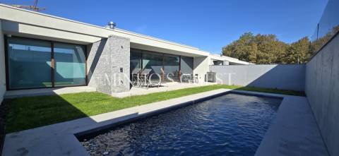 Moradias V3 em Condomínio de Luxo  – Palmeira