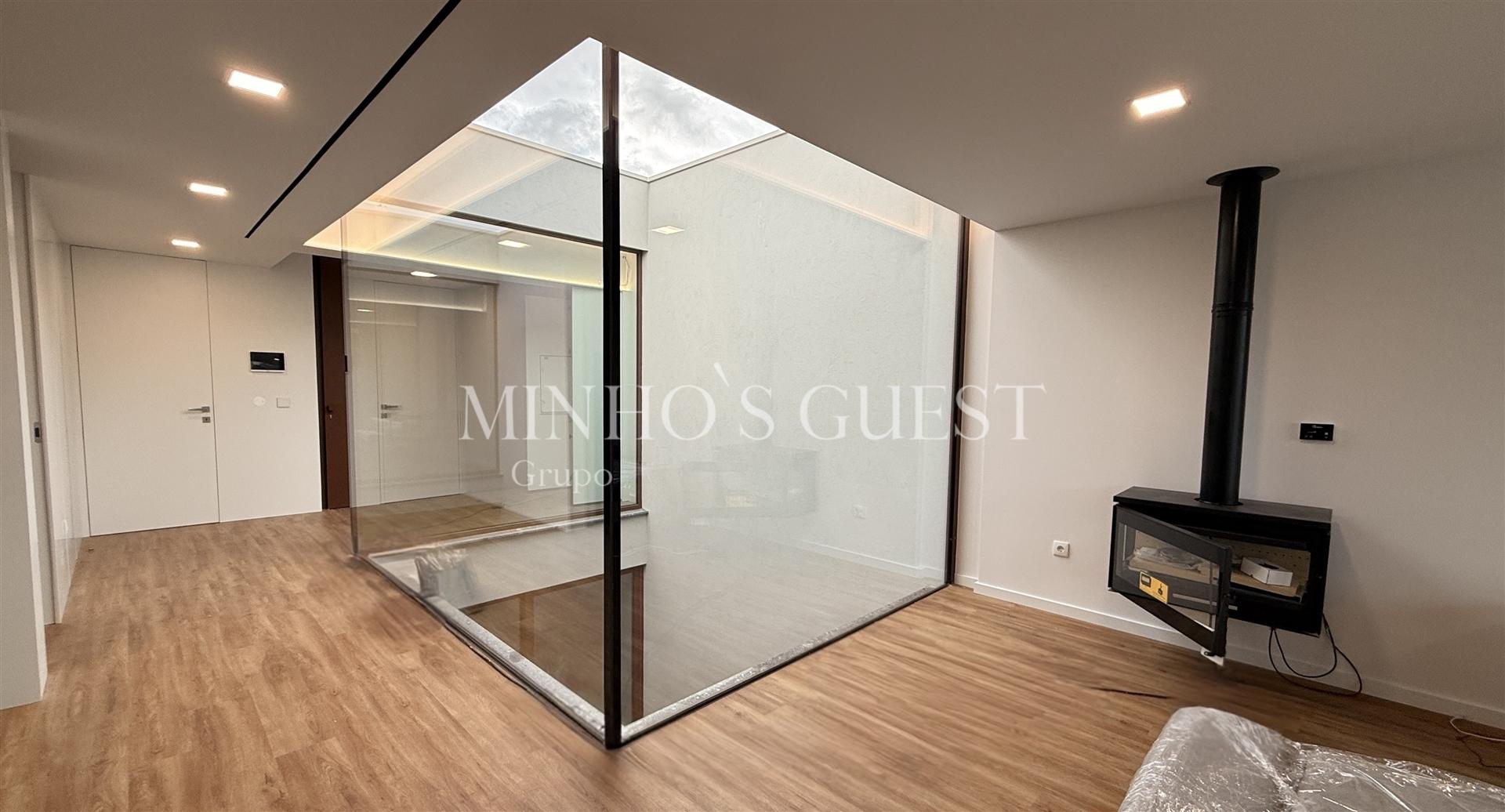 Moradias V3 em Condomínio de Luxo  – Palmeira