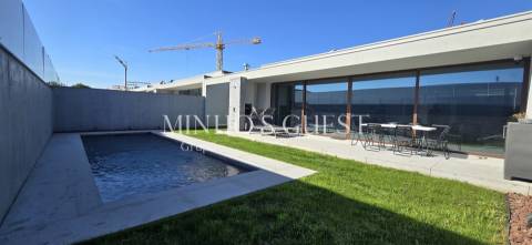 Moradias V3 em Condomínio de Luxo  – Palmeira