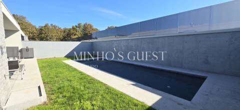 Moradias V3 em Condomínio de Luxo  – Palmeira