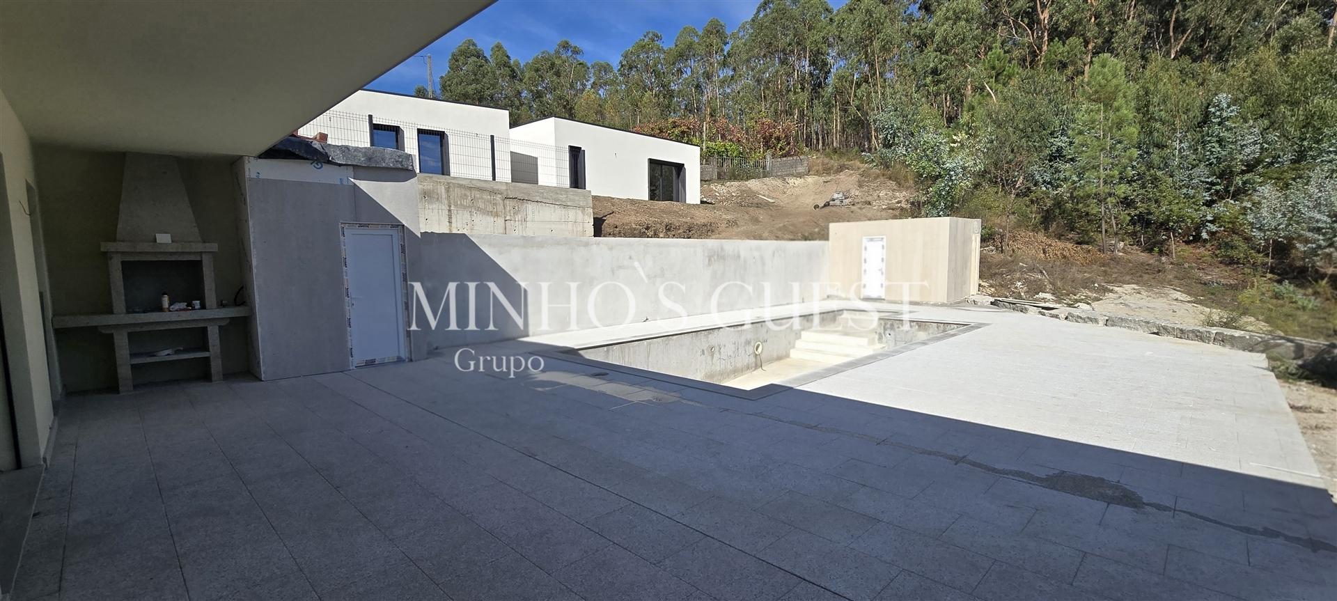 Moradia Individual V3 Nova c/ Piscina, Churrasqueira e Jardim em Espinho - Braga