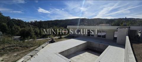 Moradia Individual V3 Nova c/ Piscina, Churrasqueira e Jardim em Espinho - Braga