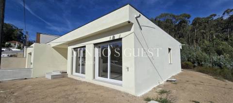 Moradia Individual V3 Nova c/ Piscina, Churrasqueira e Jardim em Espinho - Braga