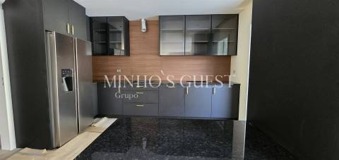 Moradia Individual V3 Nova c/ Piscina, Churrasqueira e Jardim em Espinho - Braga