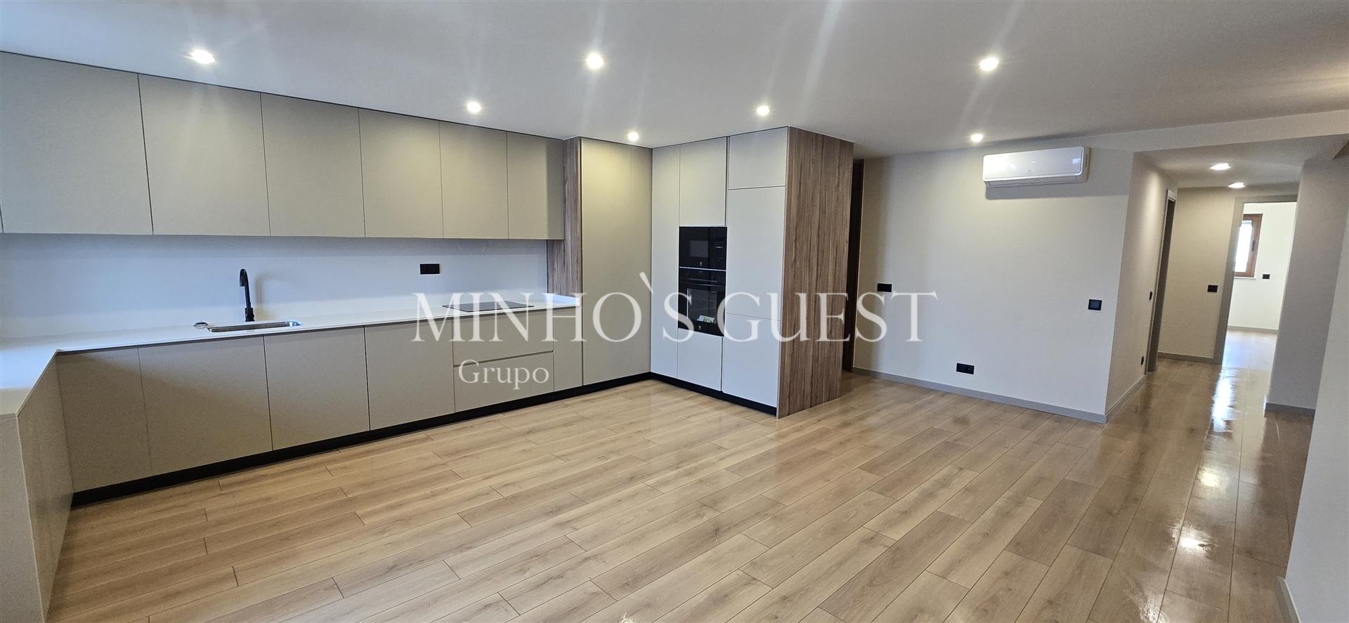 Apartamento T4 c/ 2 Suites, varanda e elevador - Centro Histórico de Braga