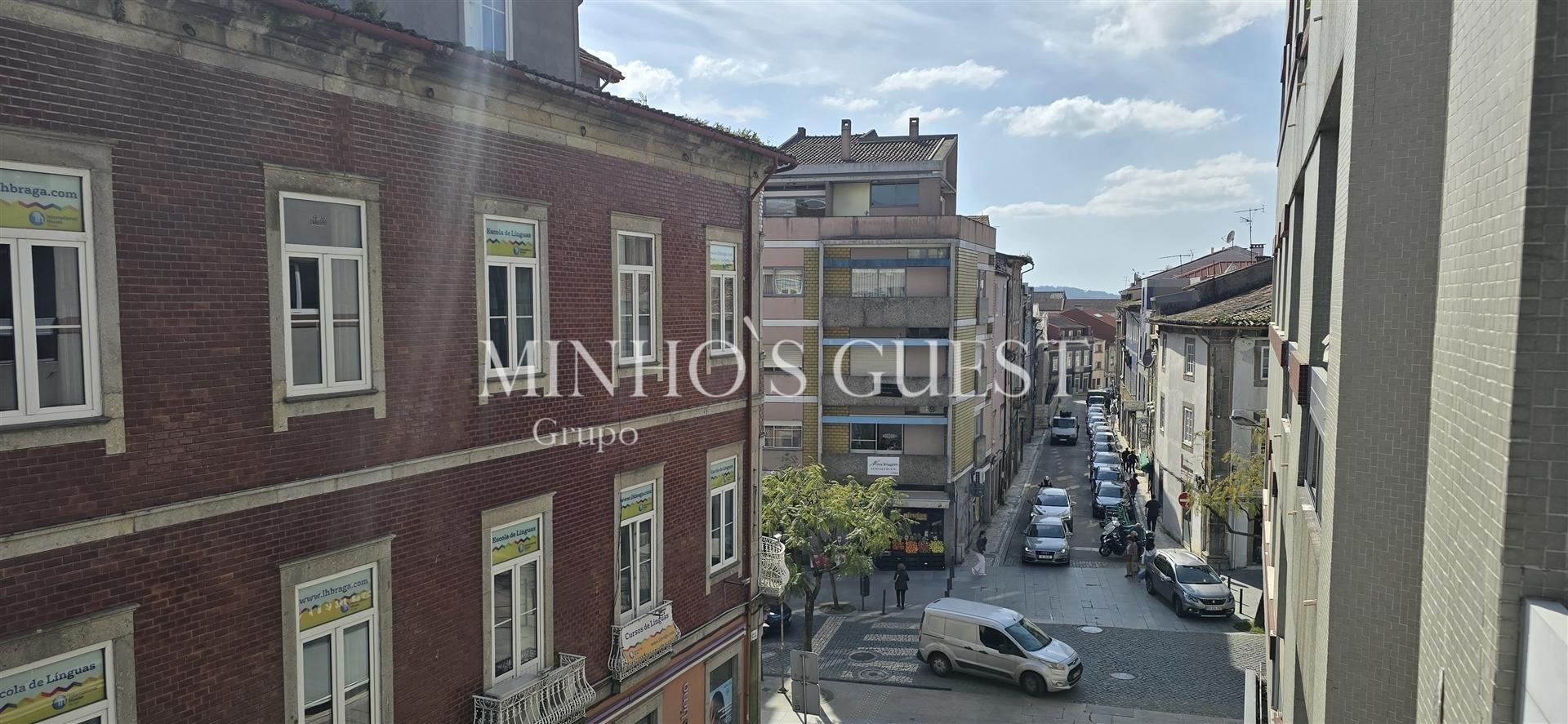 Apartamento T4 c/ 2 Suites, varanda e elevador - Centro Histórico de Braga