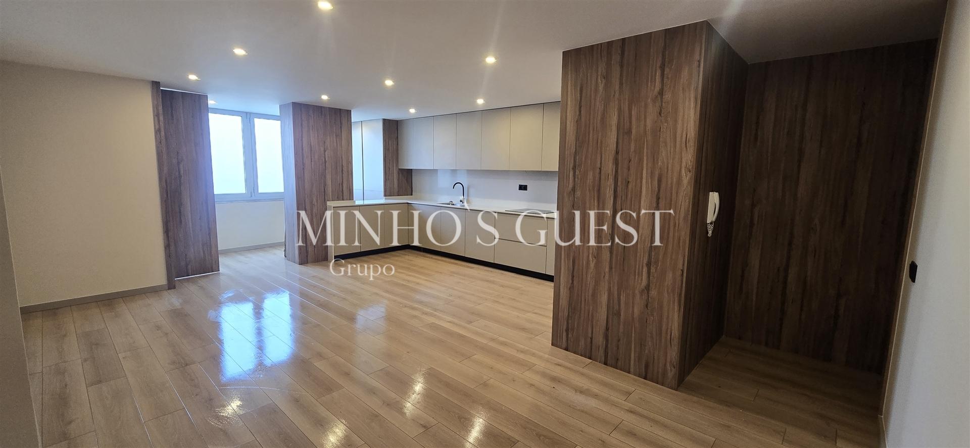 Apartamento T4 c/ 2 Suites, varanda e elevador - Centro Histórico de Braga