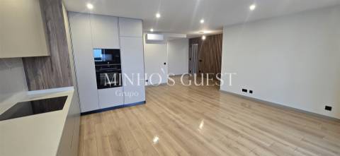 Apartamento T4 c/ 2 Suites, varanda e elevador - Centro Histórico de Braga