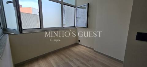 Apartamento T4 c/ 2 Suites, varanda e elevador - Centro Histórico de Braga