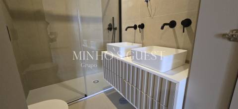 Apartamento T4 c/ 2 Suites, varanda e elevador - Centro Histórico de Braga