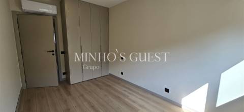 Apartamento T4 c/ 2 Suites, varanda e elevador - Centro Histórico de Braga