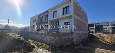 Moradia V3 Suites à venda em Estrutura - Palmeira, Braga
