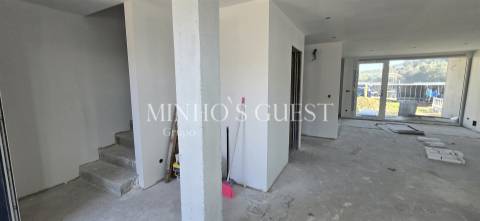 Moradia V3 Suites à venda em Estrutura - Palmeira, Braga