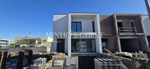 Moradia V3 Suites à venda em Estrutura - Palmeira, Braga