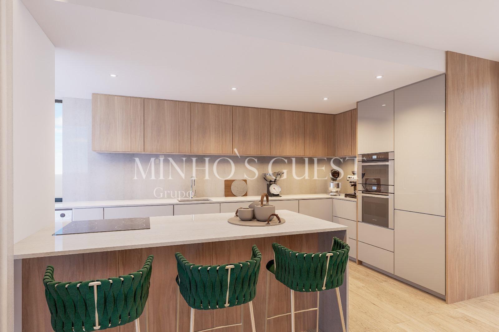 Apartamento T3 de último andar c/ varanda e vista para Av. Liberdade - Braga