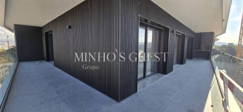 Apartamento T3 c/ Varandas Amplas e Cobertas - Ferreiros, Braga