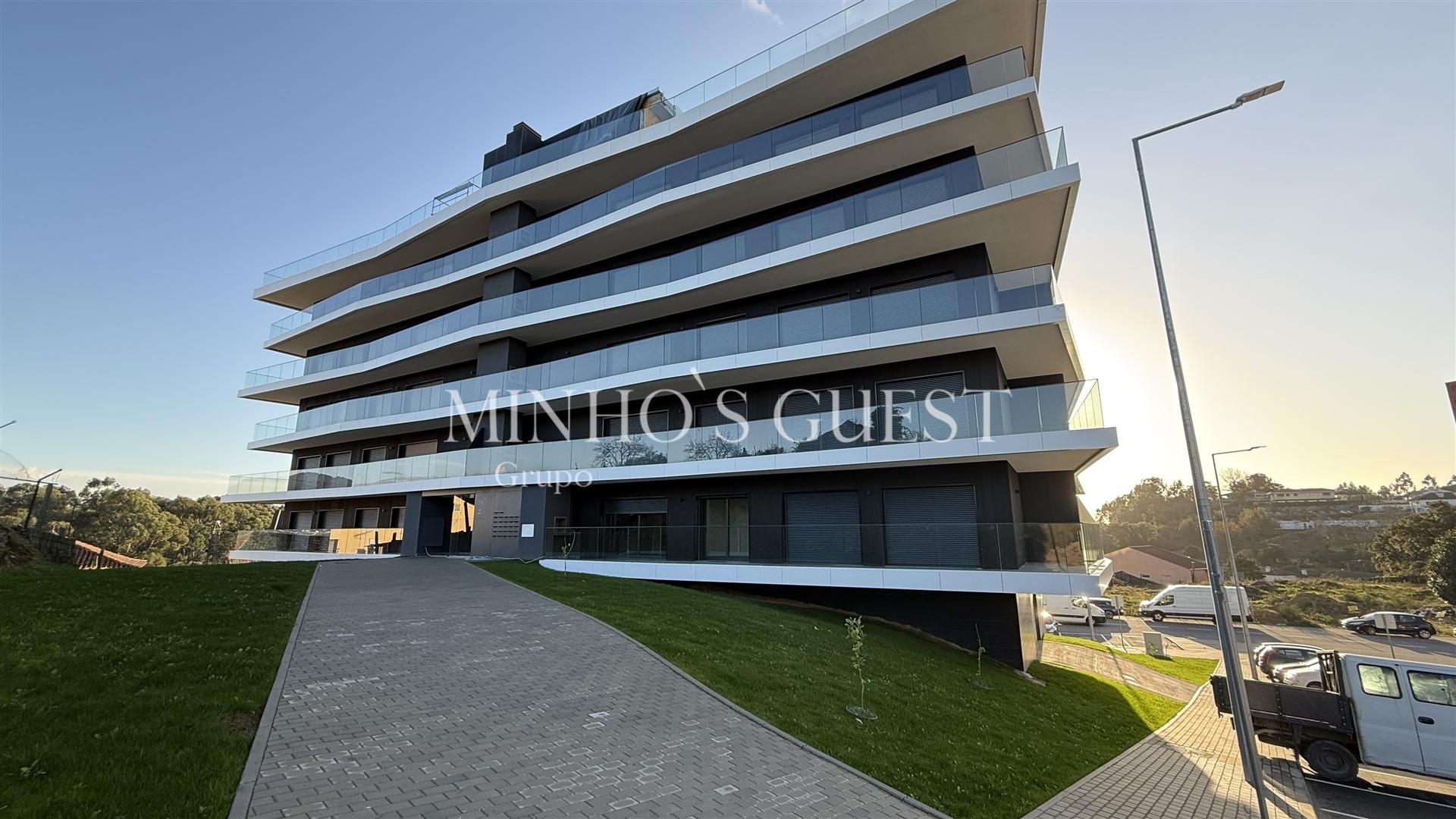 Apartamento T3 c/ Varandas Amplas e Cobertas - Ferreiros, Braga